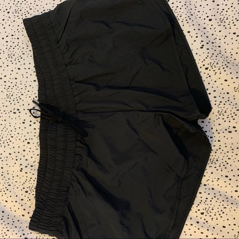 Lorna Jane athletic short
